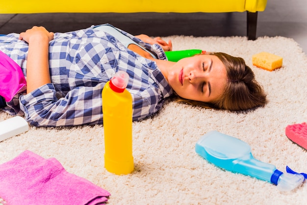 Free photo exhausted young woman after cleaning the house