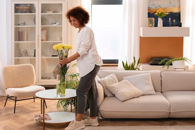 Free photo full shot woman with beautiful flowers