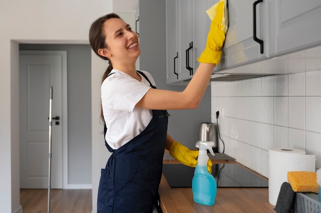 Free photo medium shot woman cleaning home