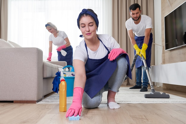Photo professional cleaning service team cleans living room in modern apartment