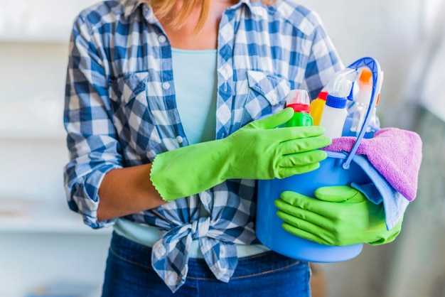 Free photo young woman cleaning the house